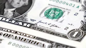 Dolarul încă puternic alimentează un val de devalorizări pe pieţele emergente