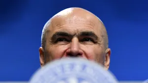 Cum se delectează premierul Bolojan? Cartea pe care a cumpărat-o ultima oară când a intrat într-o librărie