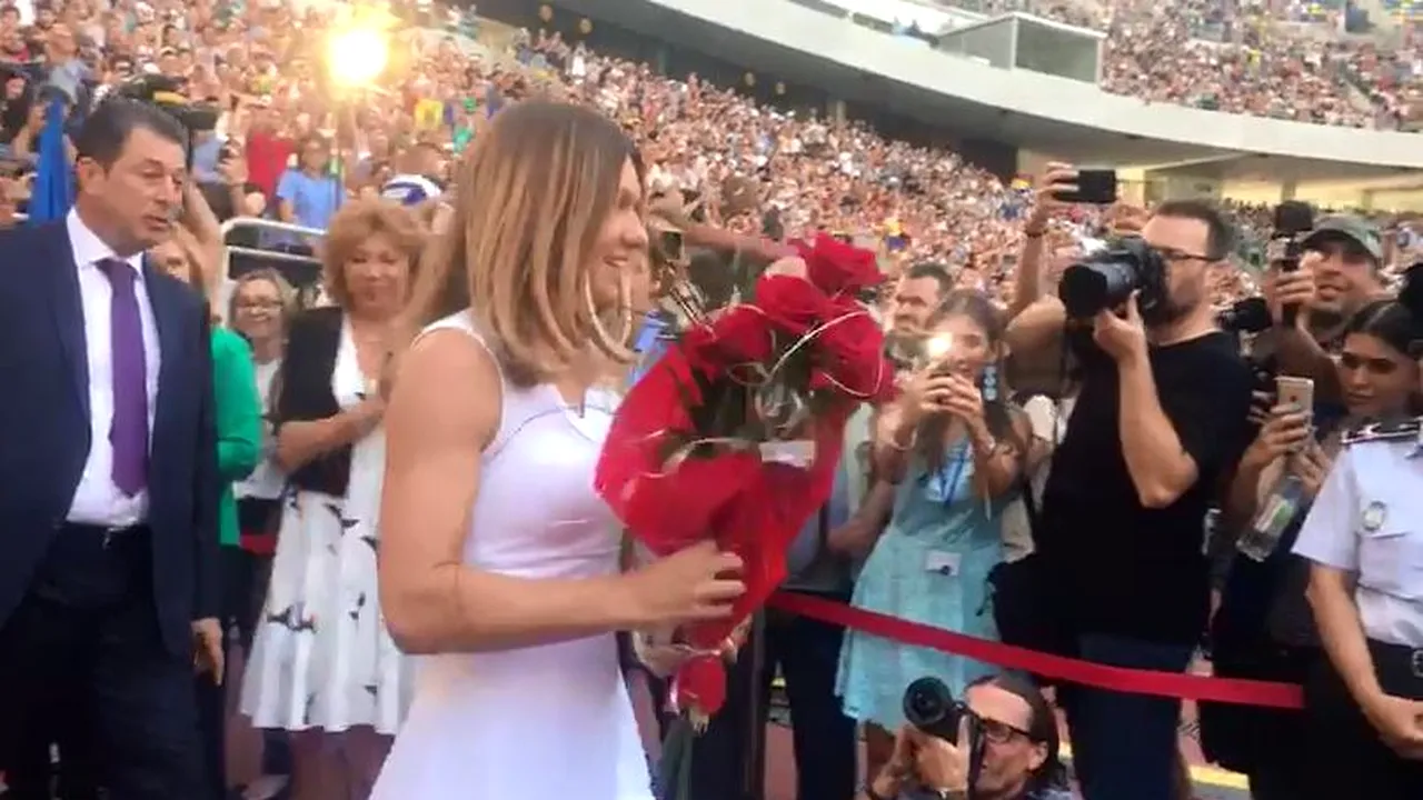 TROFEUL de la Wimbledon, prezentat de Simona Halep, în faţa a peste 20.000 de români: Mulţumesc României! Aici m-am născut şi aici sper să trăiesc toată viaţa/ Imagini VIDEO cu atmosfera de pe Arena Naţională