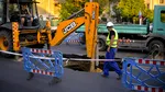 Carosabil surpat pe Bulevardul Eroilor din București. Groapa are aproximativ trei metri adâncime