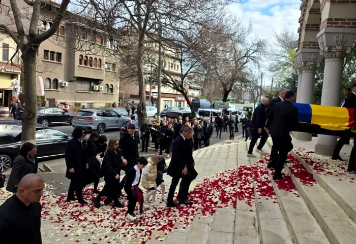 DOLIU UPDATE: Mircea Lucescu este înmormântat astăzi cu onoruri militare. Slujba va începe în scurt timp la Biserica Sf. Elefterie