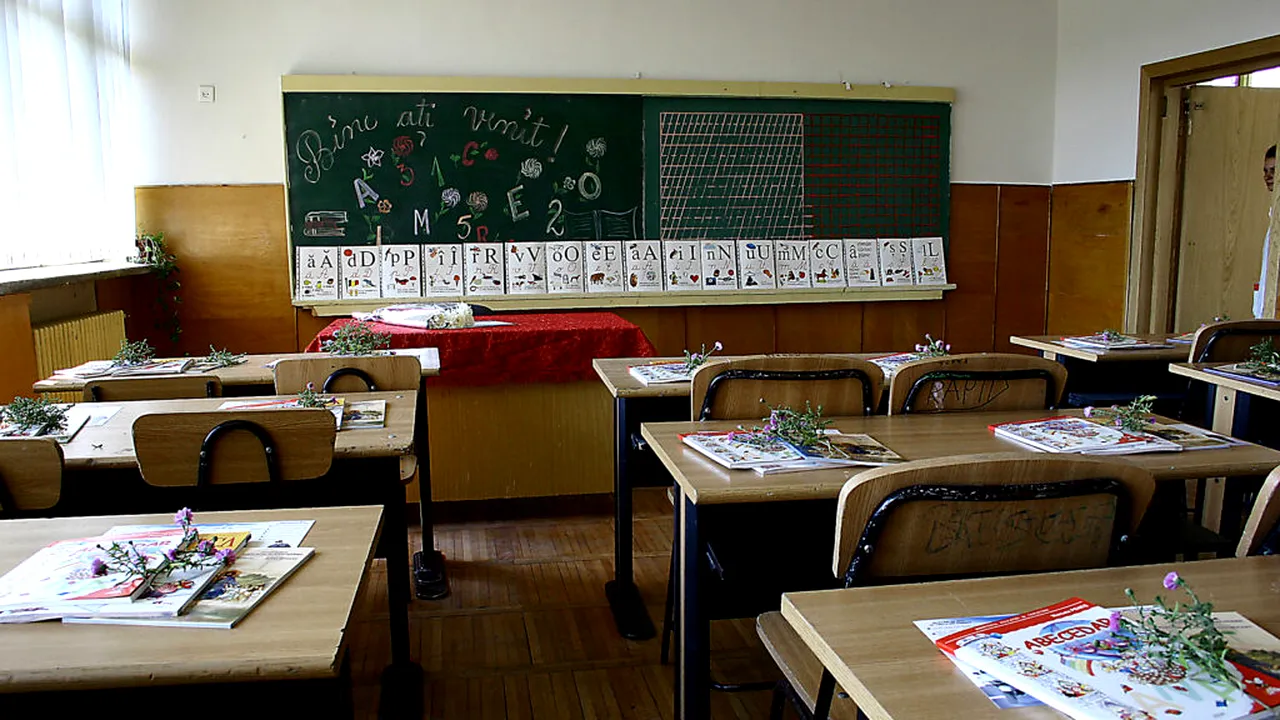 Raport: 4 din 10 elevi români nu stăpânesc competențele de bază la citire și științe. Disparitățile dintre mediul urban și rural rămân dramatice