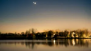 Venus și Jupiter, spectacol rar pe cer în această noapte. Cum să vezi „sărutul cosmic” din România