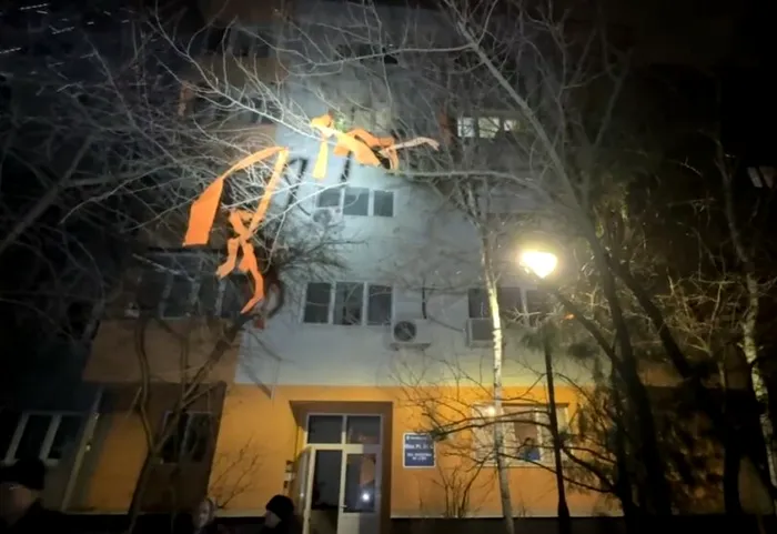 NEWS ALERT Explozie într-un bloc din Chitila: 40 de persoane evacuate, două victime