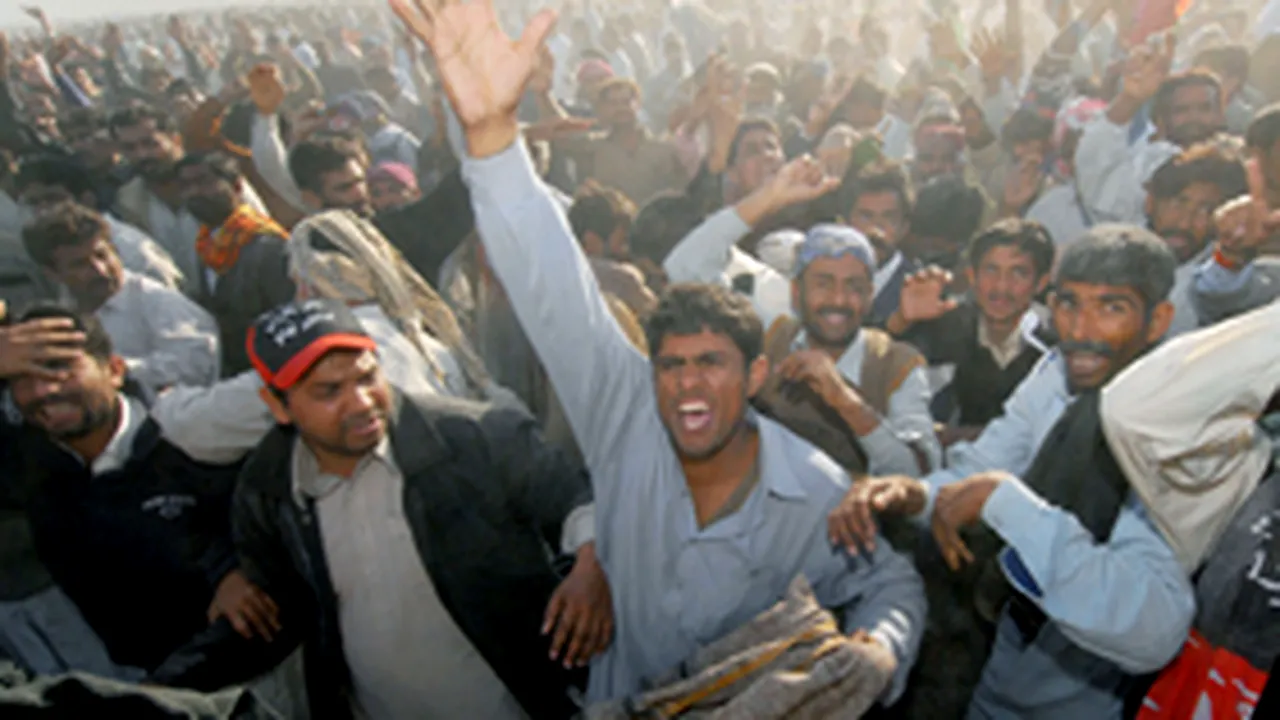 Cel puţin 10.000 de persoane demonstrează la Lahore împotriva preşedintelui pakistanez