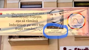 Purtătorul de cuvânt al Arhiepiscopiei Romano-Catolice din Bucureşti: Pe un banner al Primăriei Sectorului 2, numele episcopului Iuliu Hossu este scris greşit | FOTO