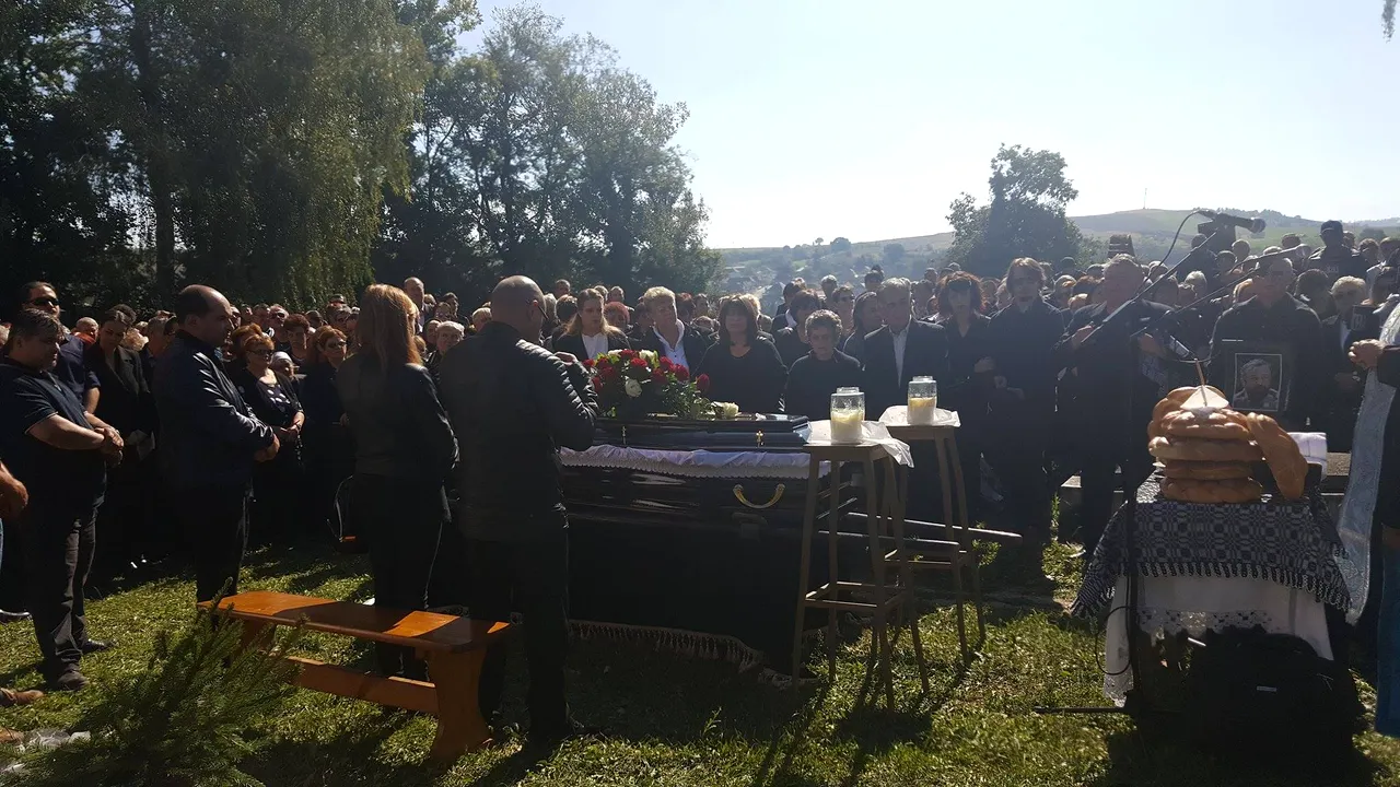 Norme ale serviciilor funerare şi înmormântării, schimbate de Guvern. În ce condiţii este interzisă fotografierea, iar îmbălsămarea devine obligatorie