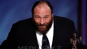 Vedetele de la Hollywood îşi exprimă regretul faţă de moartea lui James Gandolfini: 