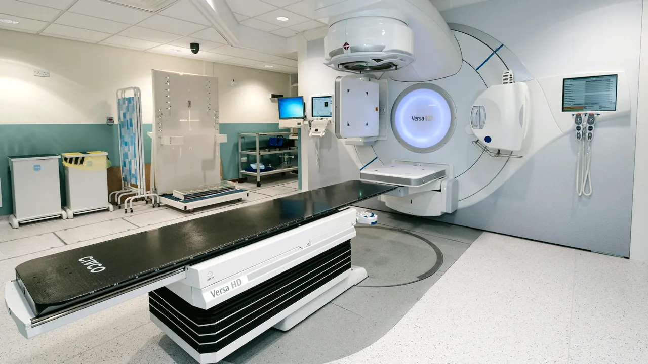 Misterul de 30 de ani al radioterapiei, elucidat. De ce mor diferit celulele canceroase?