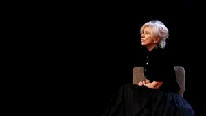 Lavinia Bârlogeanu la podcastul „Altceva”: „Arta e sub nasul nostru. Totul e să ai curaj să începi”