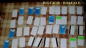 Membri ai unui grup infracţional specializat în fraude bancare, reţinuţi la Craiova