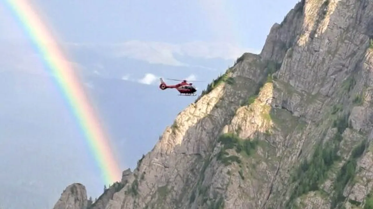 Doi alpiniști germani au rămas blocați pe peretele Văii Albe, în Bucegi. Au fost salvați cu elicopterul