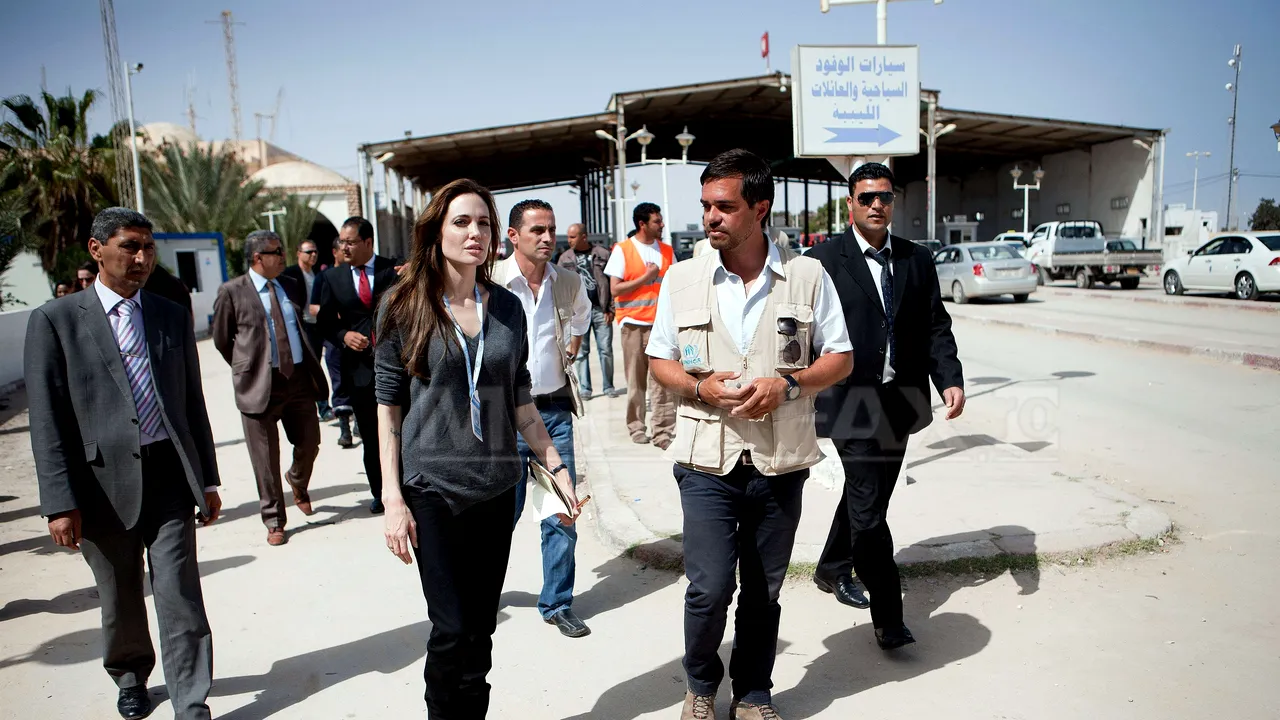 Angelina Jolie a vizitat o tabără de refugiaţi libieni