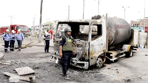 Cel puţin 14 morţi şi zeci de răniţi, în urma exploziei unei autocisterne în Peru. FOTO
