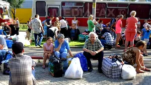 Locuitorii din Mariupol, port strategic la Marea Azov, părăsesc oraşul ameninţat de rebelii proruşi