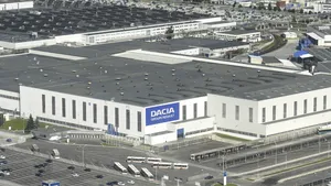 Dacia are în vedere concedieri masive în România: Până la 900 de angajați afectați