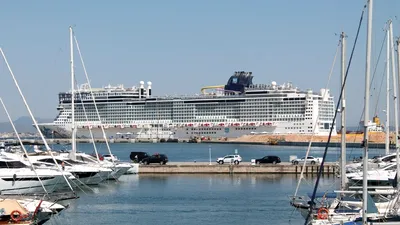 EXTERNE Prima navă civilă care trece prin Strâmtoarea Ormuz de la începutul războiului este un vas de croazieră