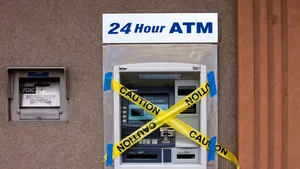 Urmărit internaţional pentru că a retras ilegal bani din bancomatele din SUA, prins în Bucureşti