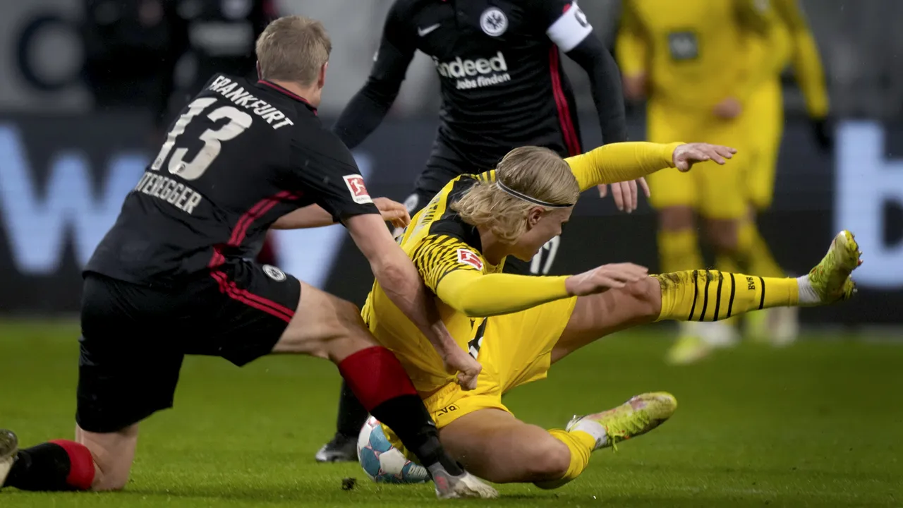 Revenire spectaculoasă a Borussiei Dortmund pe terenul lui Eintracht Frankfurt. În minutul 70 gazdele conduceau cu 2-0