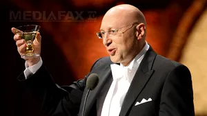 Stefan Hell, decorat, în numele Regelui Mihai, pentru reprezentarea naţiunii române în familia Nobel