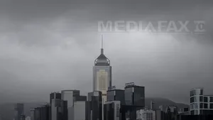 TAIFUN la Hong Kong: Şcolile, birourile şi Bursa de Valori au fost închise - FOTO, VIDEO