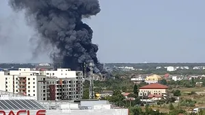 Incendiul izbucnit vineri în nordul Capitalei încă nu a fost stins. ANUNŢUL Inspectoratului pentru Situaţii de Urgenţă | VIDEO