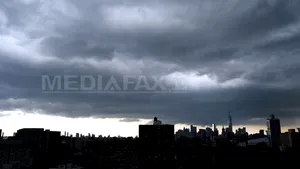 Furtuna tropicală Arthur ameninţă să se transforme în uragan înaintea Zilei Naţionale a SUA