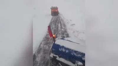 SOCIAL Iarnă în toată regula pe Transfăgărășan. Șoferii sunt avertizați să nu circule fără mașini echipate pentru iarnă