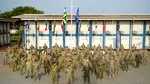 Imagini inedite: Generalii români ai misiunii UE în Republica Centrafricană, celebrați cu muzică și dans de soldați
