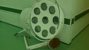 Lampă dintr-o sală de operaţii a Spitalului Judeţean de Urgenţă din Braşov, înlocuită după 44 de ani. Medic: Asta e viteza de modernizare 