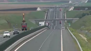 Lucrările la Autostrada Arad-Timişoara au fost finalizate, după ce 2 ani s-a lucrat în paralel cu traficul - VIDEO