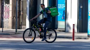 UberEats pleacă din România. Platforma care preia o parte din echipă, inclusiv directorul de vânzări