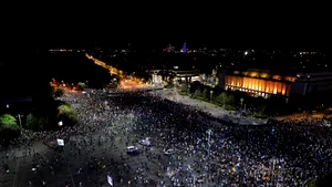 Coordonarul acţiunii jandarmilor la protestul din 10 august: Persoanele turbulente se aprovizionau dintr-o maşină cu cocktailuri molotov