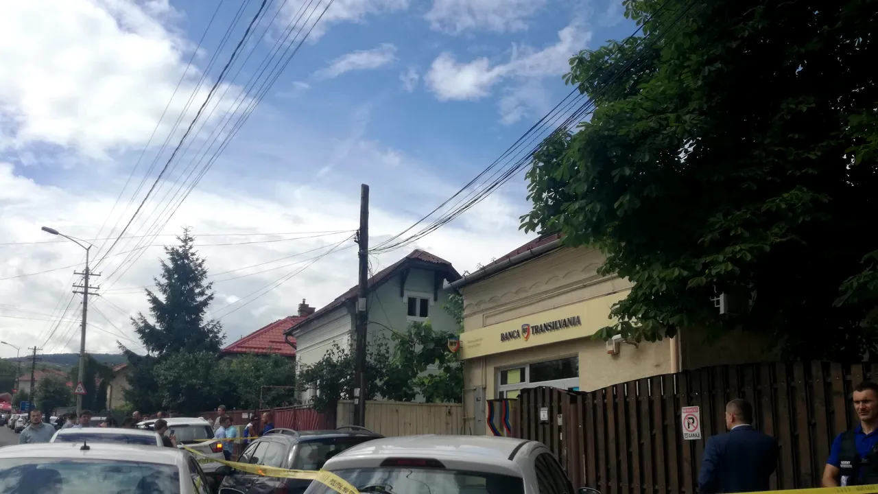 JAF la o bancă din Cluj: Au fost furaţi 20.000 de lei. Hoţul a reuşit să fugă/ Banca anunţă că banii sunt asiguraţi | FOTO, VIDEO
