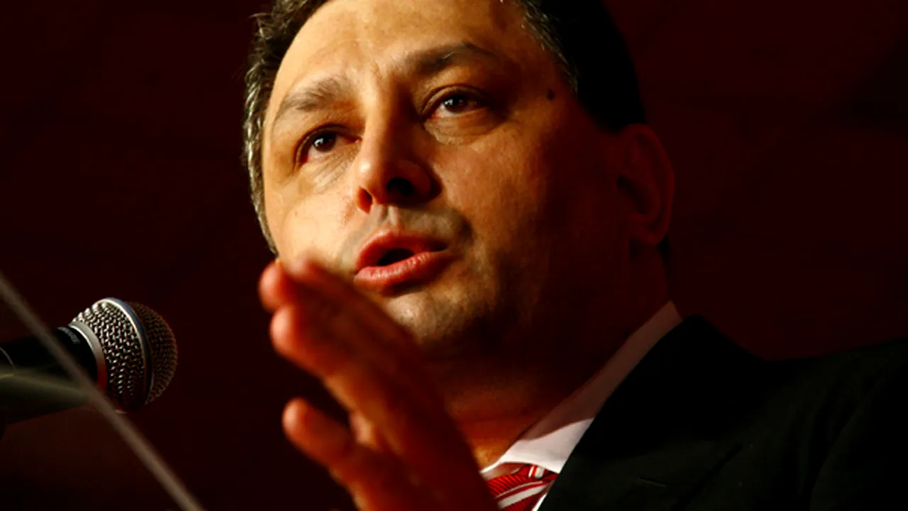 Vanghelie: Băsescu să ducă totul până la capăt şi să o pună pe Udrea premier