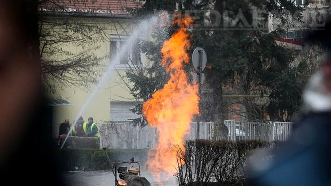 Pericol de explozie la marginea Timişoarei, după ce un autoturism a lovit o ţeavă de gaz, înlaturat