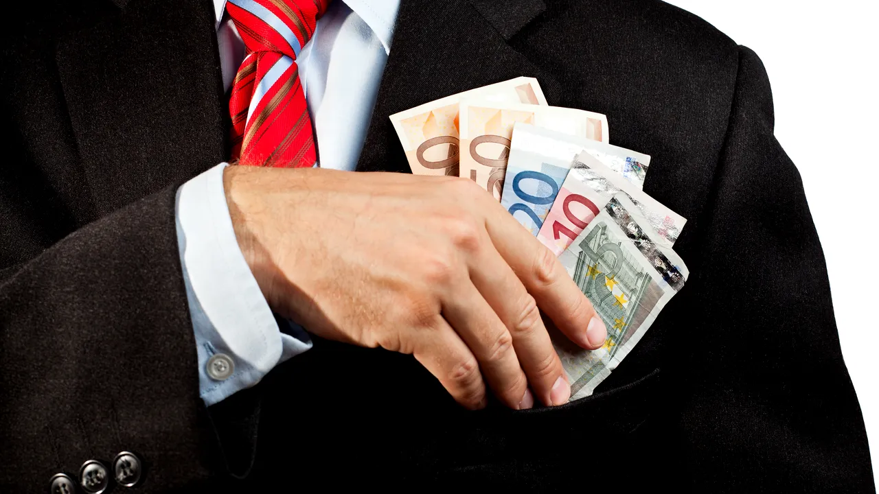Un escroc sentimental a golit cu 90.000 de euro contul unei femei pe care a cunoscut-o pe internet 