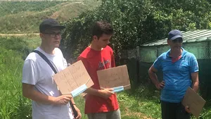 FOTO, VIDEO PROTEST al locuitorilor de lângă groapa de gunoi de la Glina: Trăim într-o mizerie cumplită