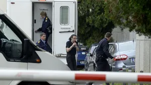 Audieri la DNA în dosarul Hexi Pharma: Flori Dinu şi soţia lui Dan Condrea sunt urmărite penal în dosarul Hexi Pharma - FOTO/VIDEO