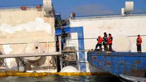 Ministrul Sănătăţii spune că în Portul Midia există un risc biologic mare: Corpurile sunt în putrefacţie sub apă, în regim anaerob