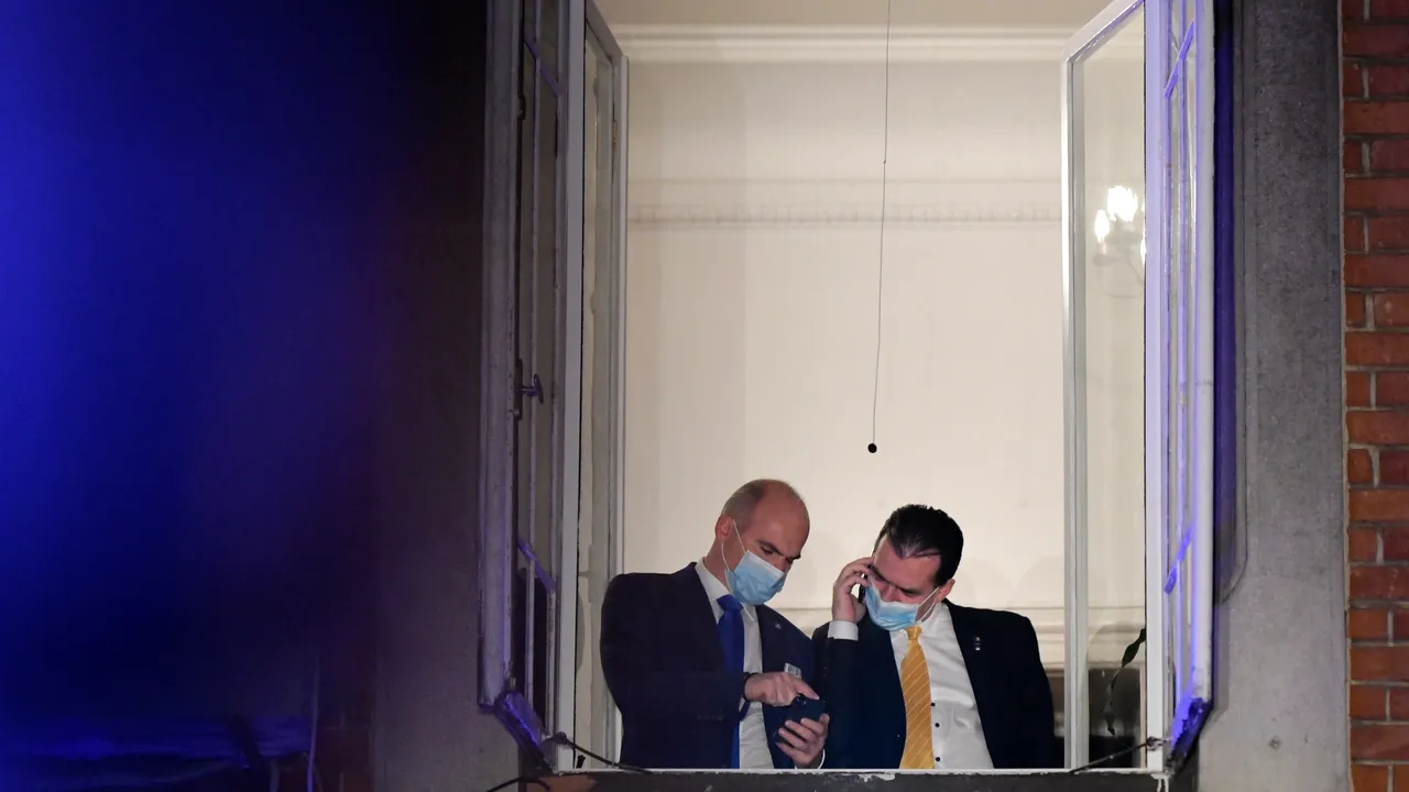 COMENTARIU Marius Oprea: Useriştii la bal, peneliştii la spital