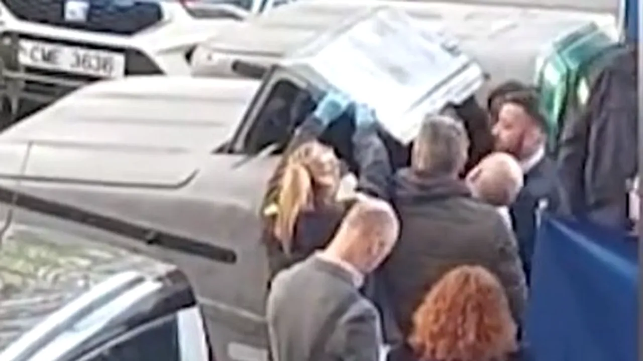 Un român a găsit un cadavru mutilat într-o valiză aruncată la gunoi, în Spania 