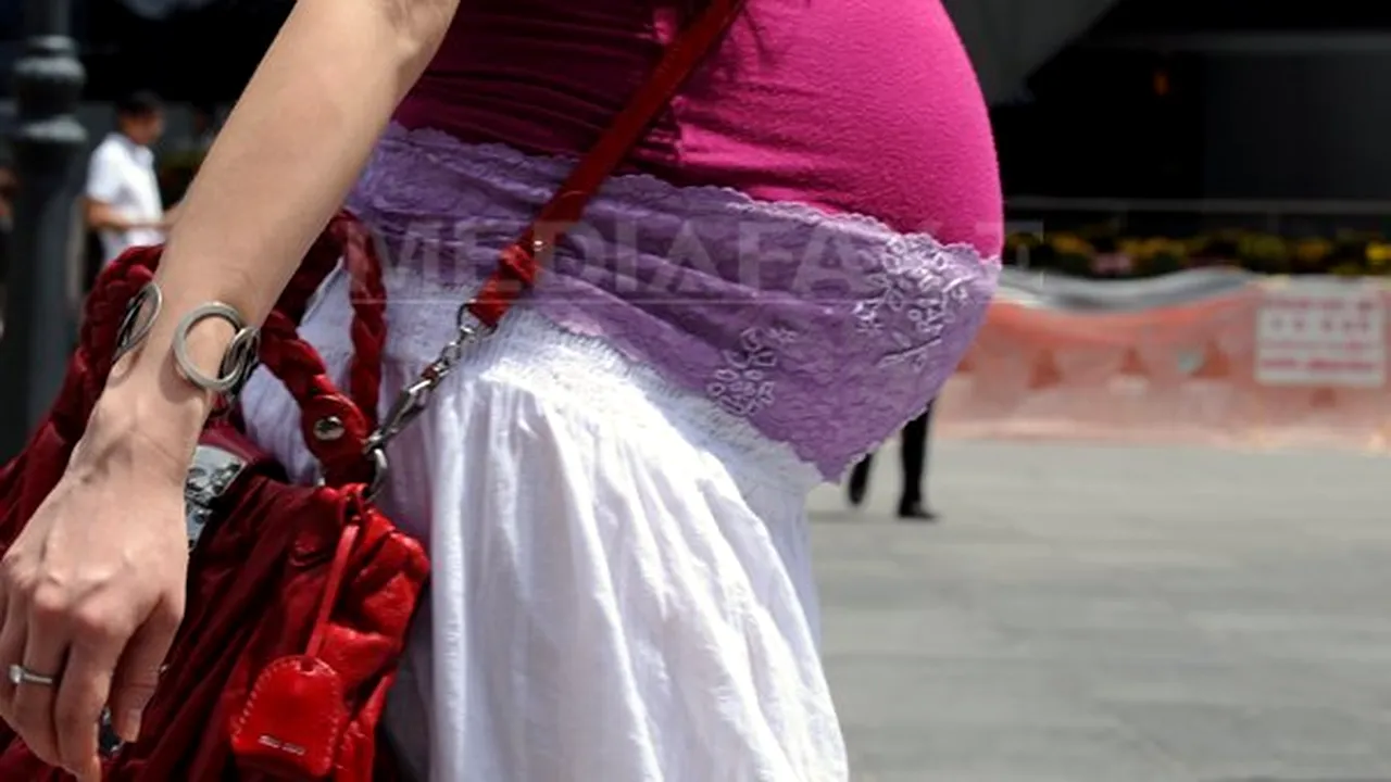 Romanian President Passes Law On Maternity Leave, Child-Rearing Benefit