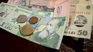 Leul rămâne în preajma minimului istoric, în raport cu euro