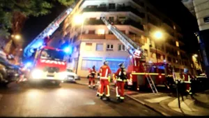 Cel puţin un mort şi mai mulţi răniţi în urma unui incendiu puternic produs în centrul Parisului