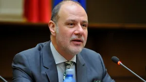 România îl propune vicepreşedinte BEI pe fostul viceguvernator BNR Cristian Popa