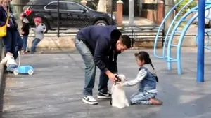 Copiii tăi sunt în siguranţă? Experimentul social care arată cât de uşor poate fi răpit un copil - VIDEO
