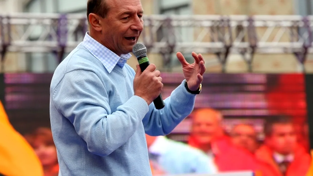 Preşedintele a cerut contracandidaţilor să nu mai folosească împotriva sa oameni scoşi din justiţie