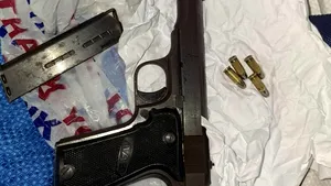 Bărbat din Galaţi, prins în Bucureşti cu un pistol letal şi gloanţe
