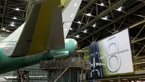 Boeing prezintă o nouă aeronavă jumbo 747-8 Intercontinental - VIDEO, GALERIE FOTO